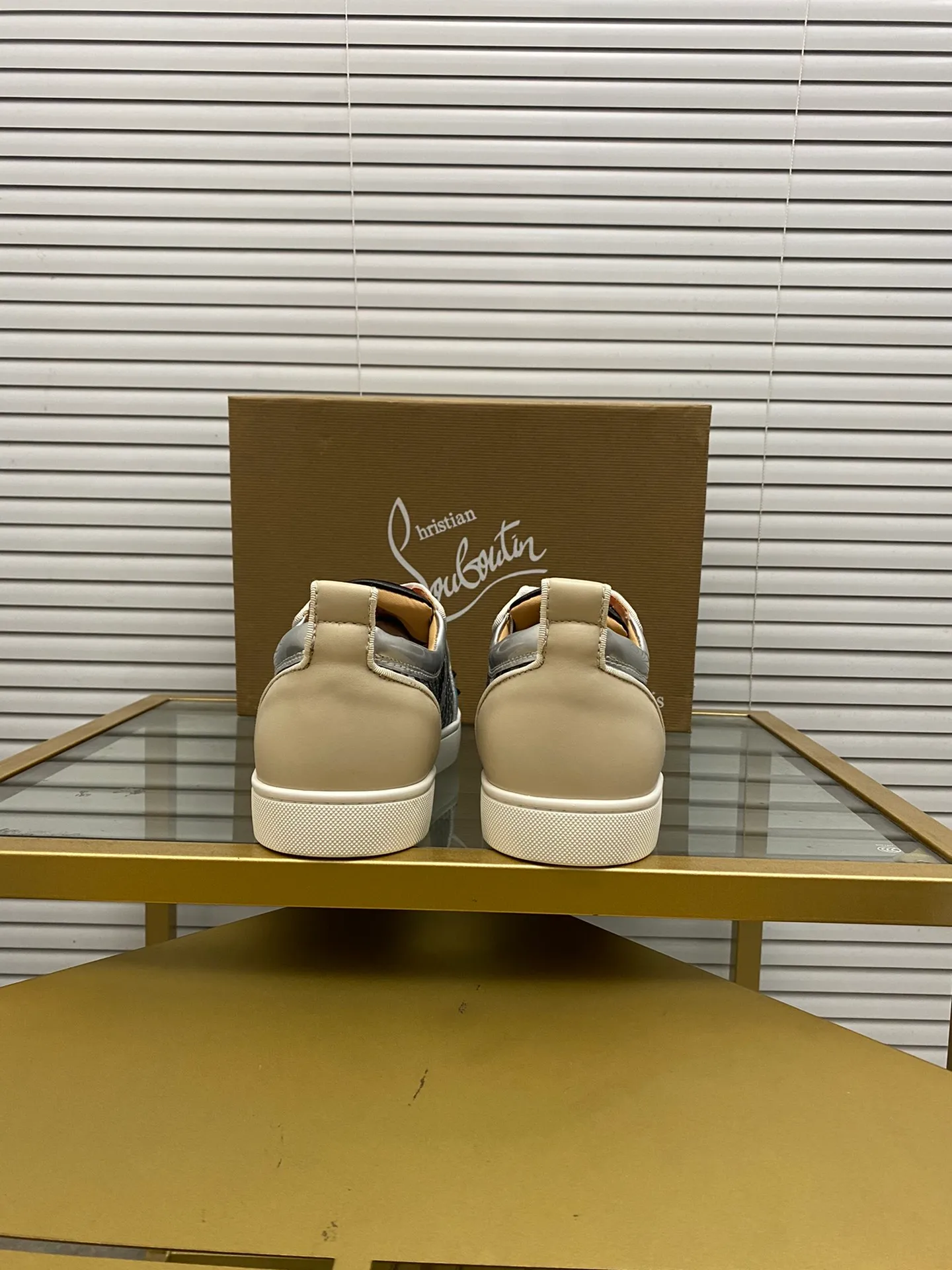 (Customized model) Ex-factory price is 500. christian louboutin (CL red sole shoes) counter series, casual sneakers for couples 📢 📢 📢 Exclusive hot style release 🎈🎈💪 Movable latex feet 👻 Finished outsole line [Proud] 😝Female 35-40# Male 38#-46, global supply😝 [Top version]: Original imported genuine leather upper, top original leather lining, original molded TPU outsole, original 1:1 detail processing, original shoe last,